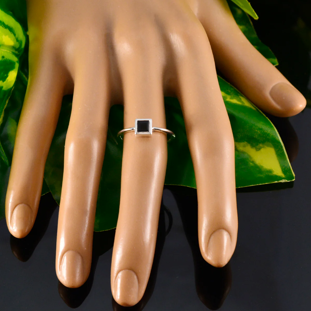 Black Onyx Solitaire Korean Silver Black Gems Elegant Luxurious Ring Jewellery - Image 5