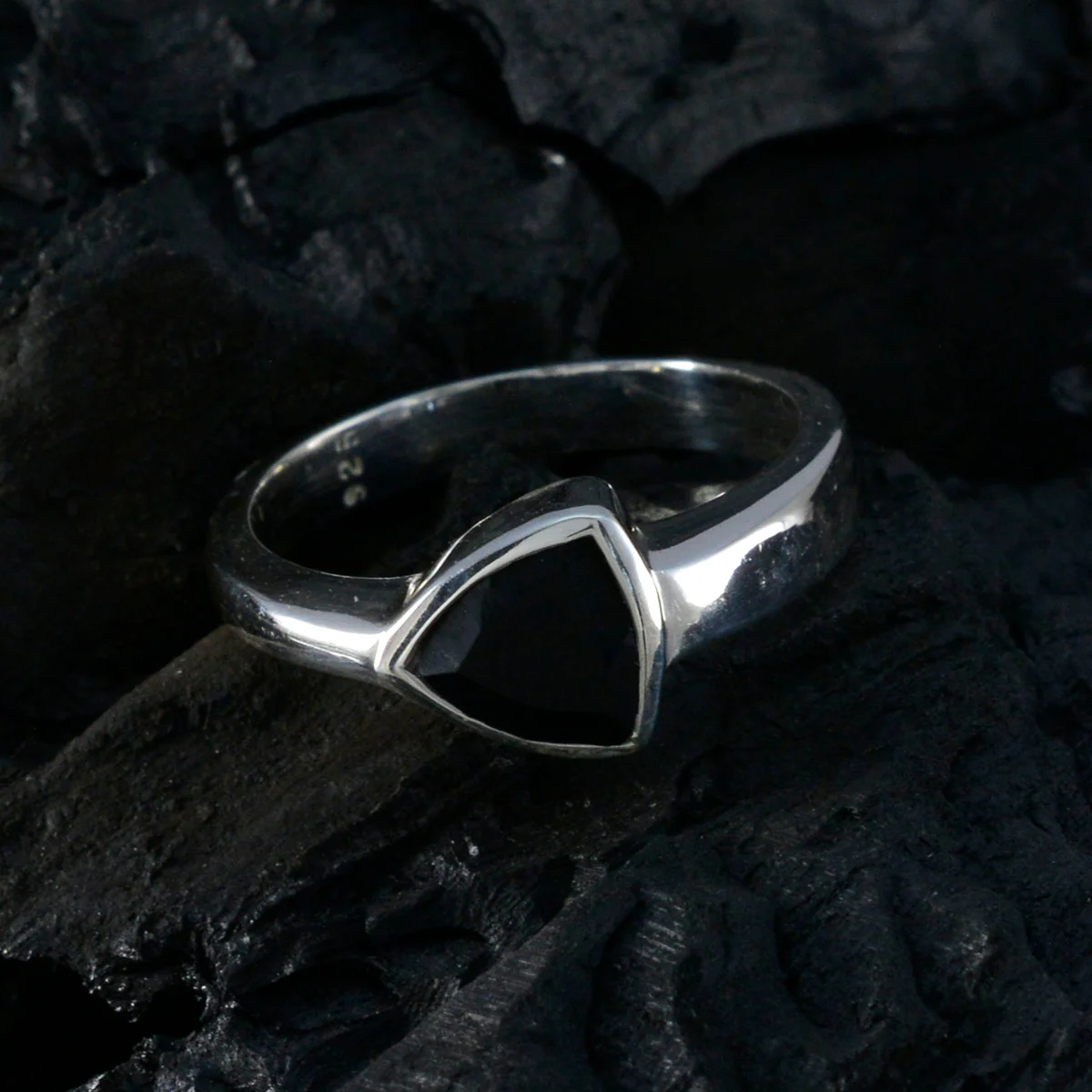 Black Onyx Solitaire Moroccan 925 Silver Black Gems Tiny Boho Ring Jewellery - Image 4