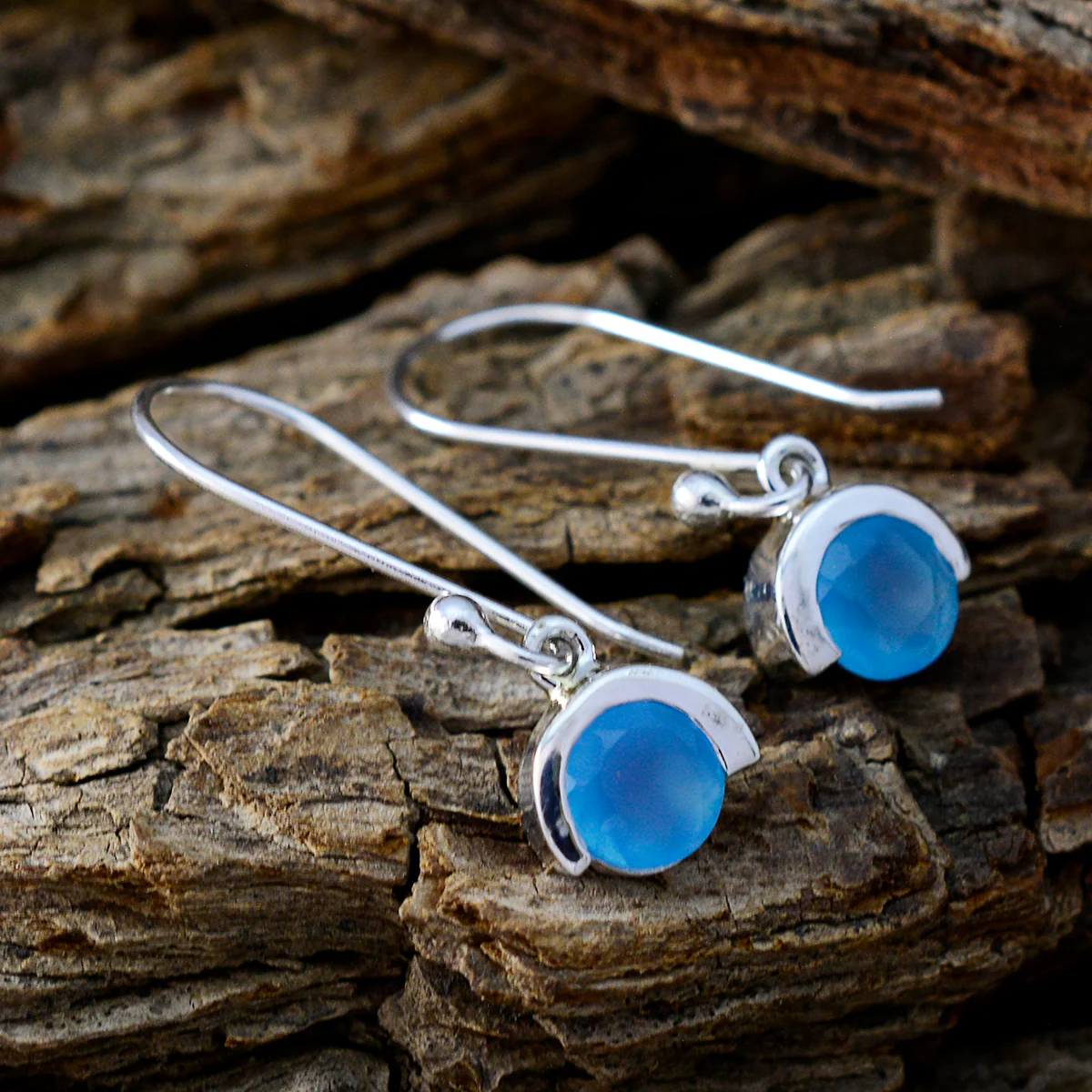 Blue Chalcedony Spanish Aisha Solitaire Dangle Blue Sterling Silver Earring - Image 3