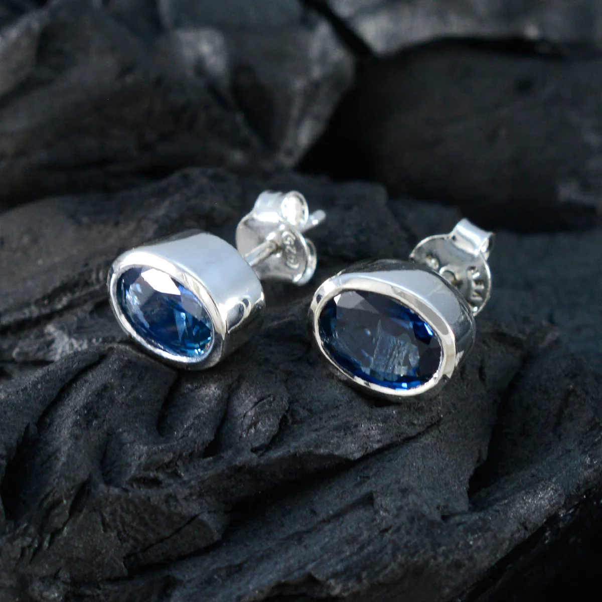 Blue Sapphire African Pilar Solitaire Stud Blue Silver Earring - Image 5