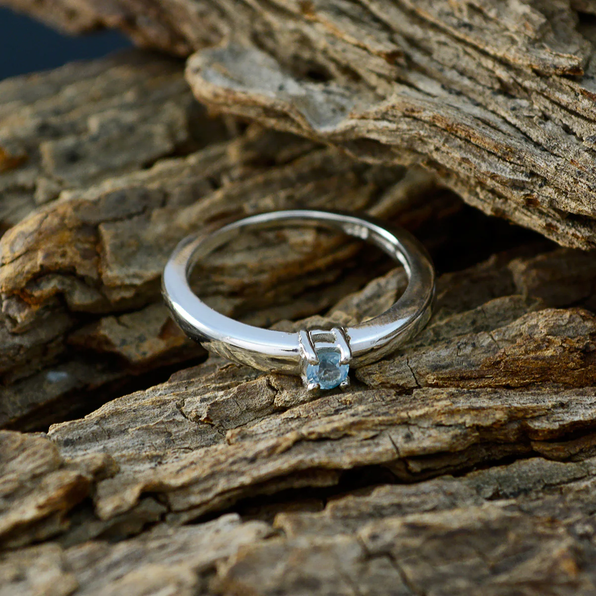 Blue Topaz Solitaire American 92.5 Silver Blue Gemstone Elegant Luxurious Ring Jewellery - Image 4