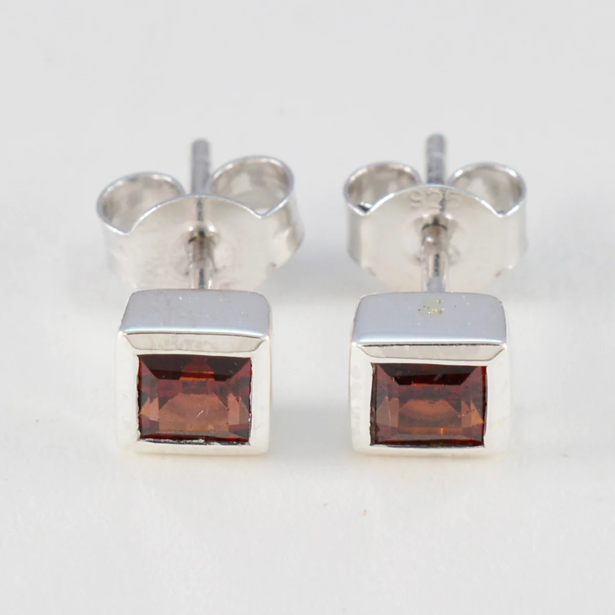 Garnet African Julia Solitaire Stud Red 925 Sterling Silver Earring - Image 2