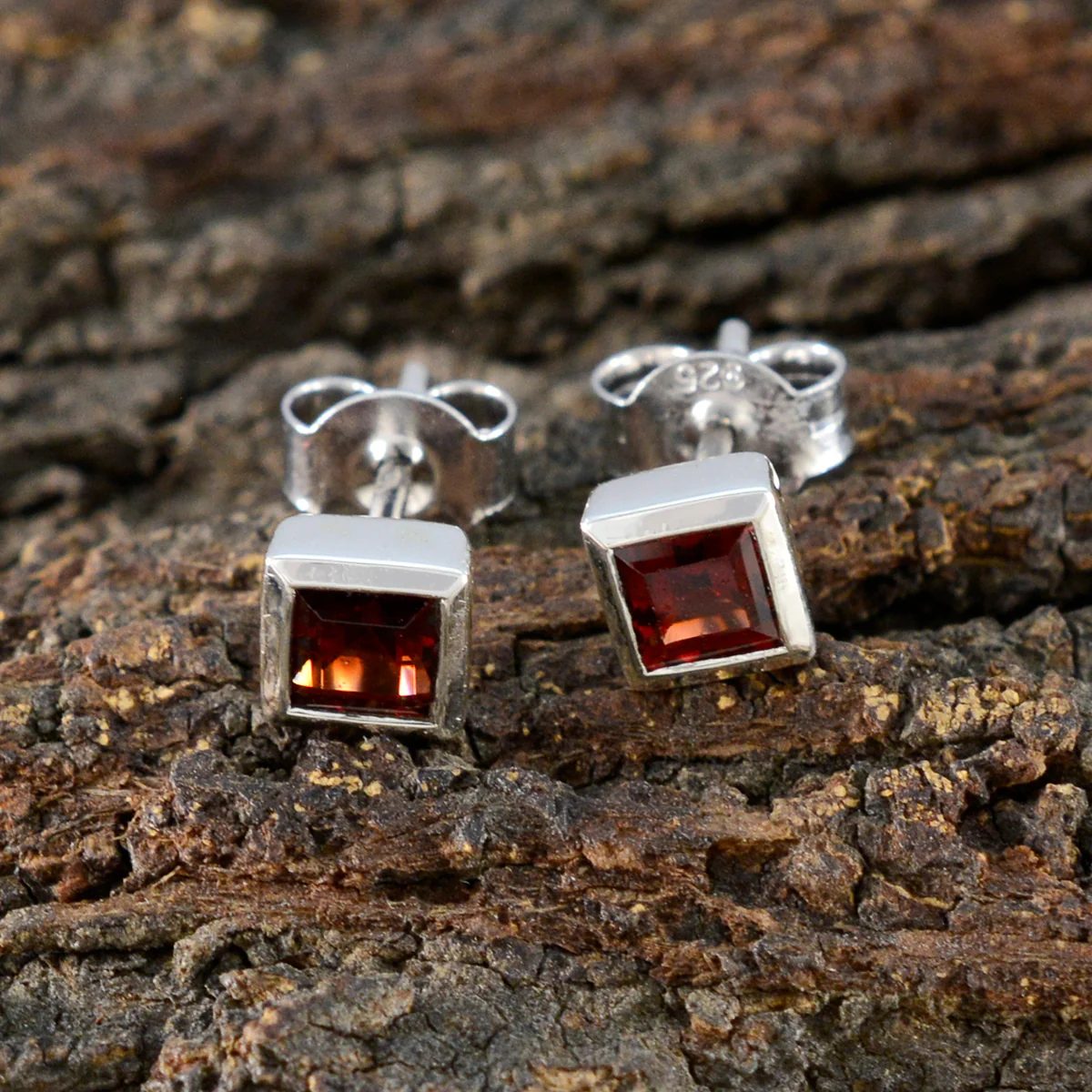 Garnet African Julia Solitaire Stud Red 925 Sterling Silver Earring - Image 4