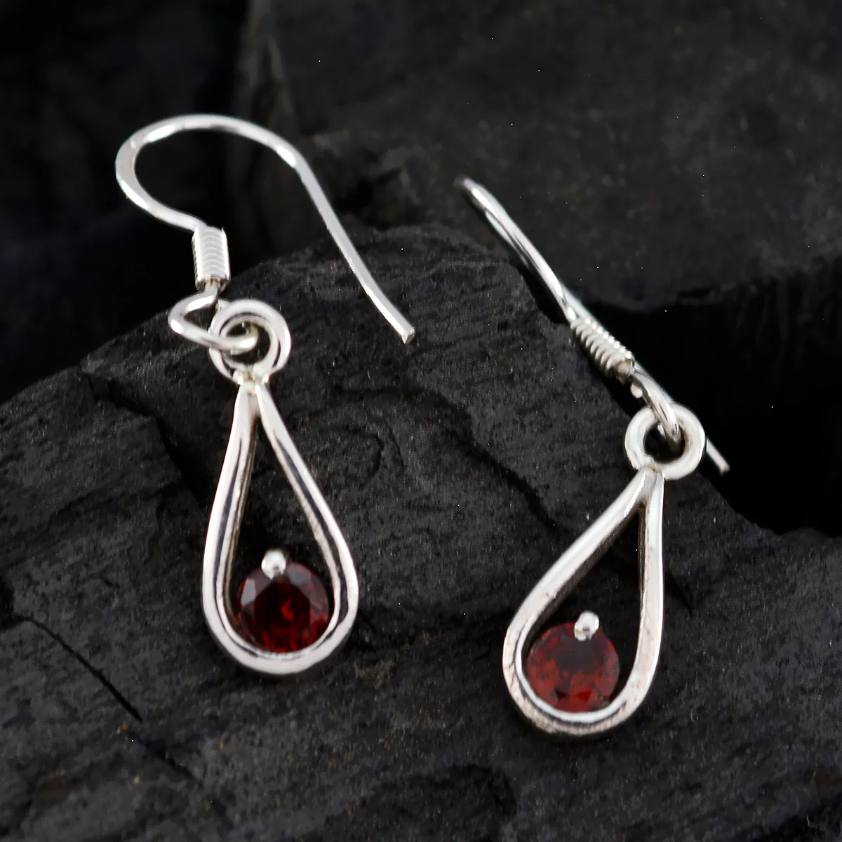 Garnet African Laura Solitaire Dangle Red 925 Sterling Silver Earring - Image 2
