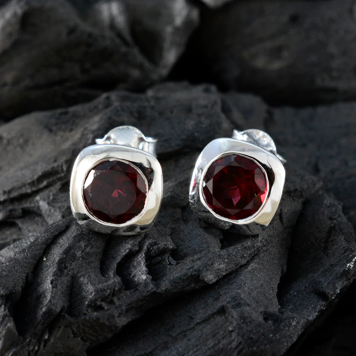 Garnet American Meii Solitaire Stud Red 92.5 Silver Earring - Image 3
