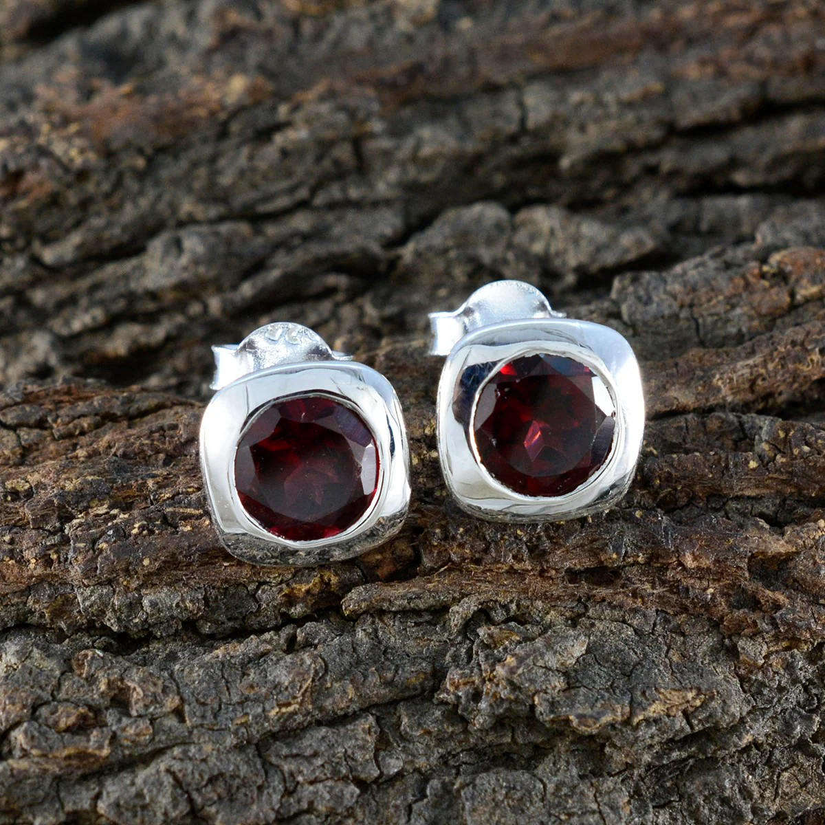 Garnet American Meii Solitaire Stud Red 92.5 Silver Earring - Image 4