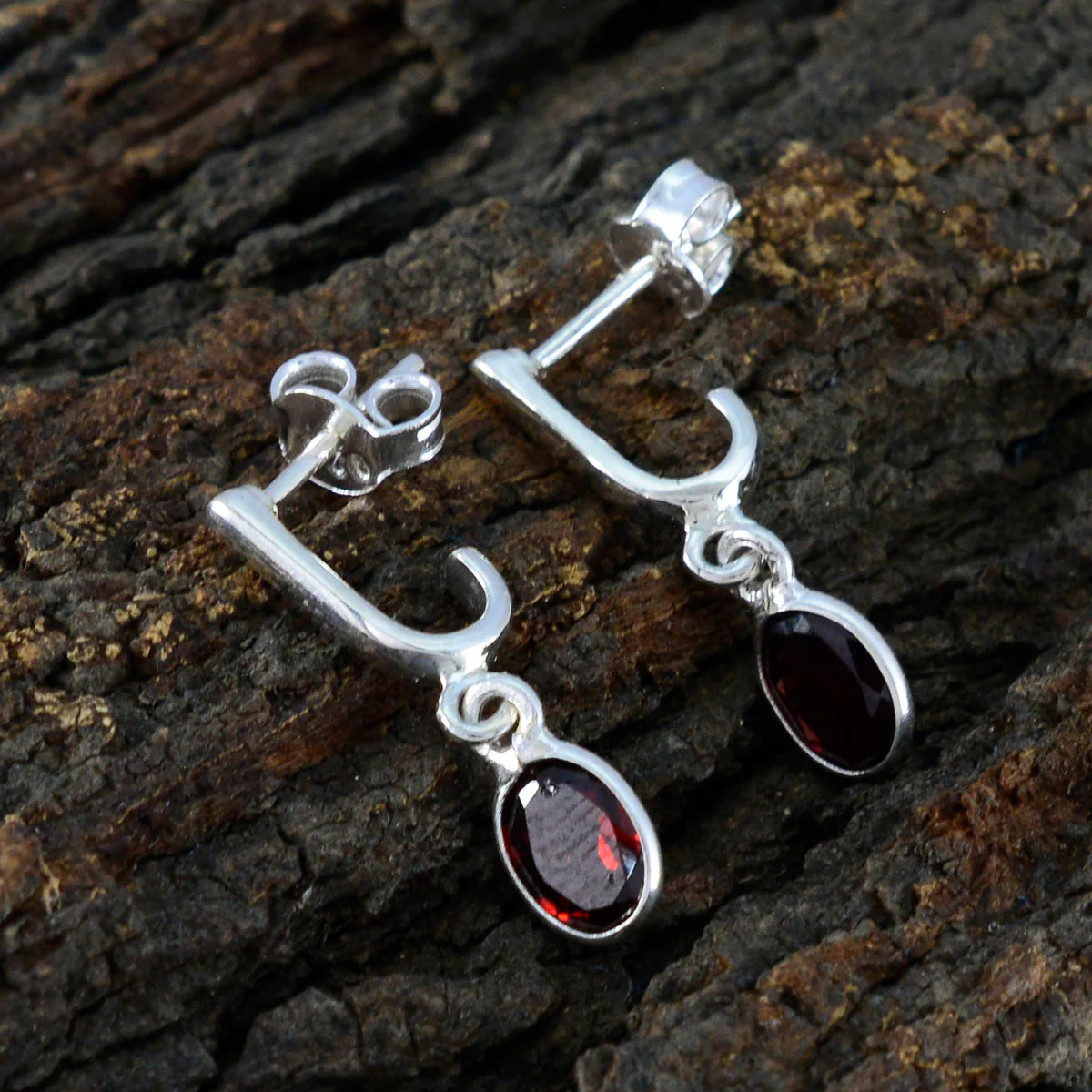 Garnet Australian Layla Solitaire Stud Red Silver Earring - Image 3