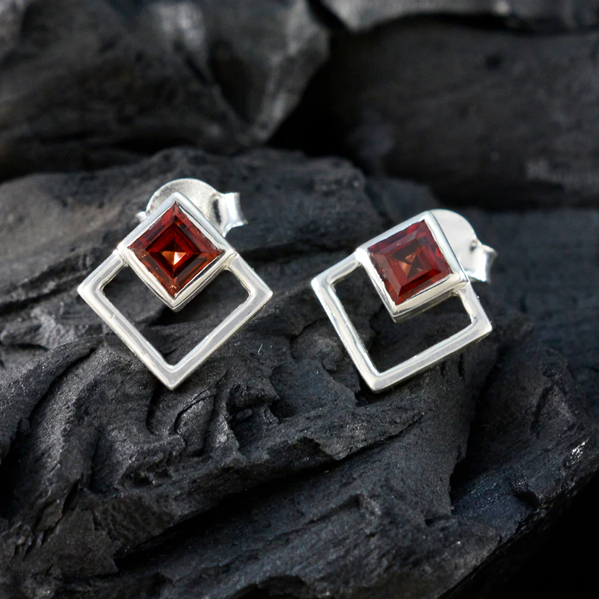 Garnet Middle Eastern Amanda Solitaire Stud Red Silver Earring - Image 4