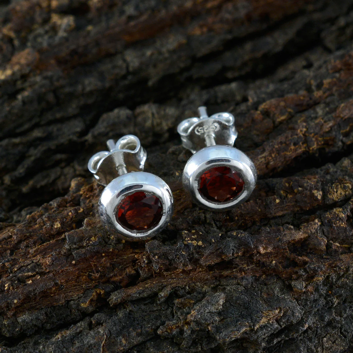 Garnet Russian Constanza Solitaire Stud Red 925 Silver Earring - Image 3