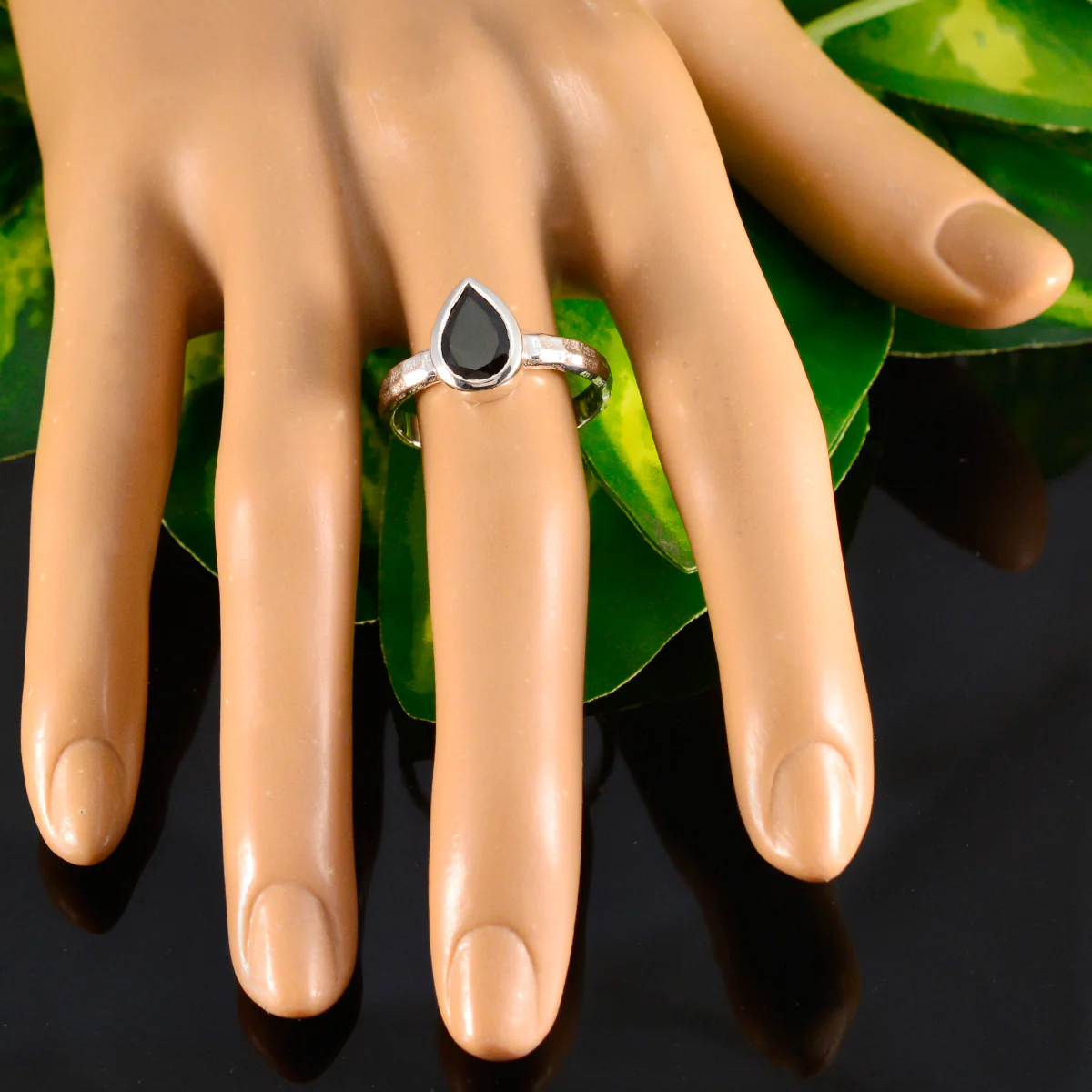Garnet Solitaire French 92.5 Silver Red Gemstone Featherlight Glamorous Ring Jewelry - Image 5