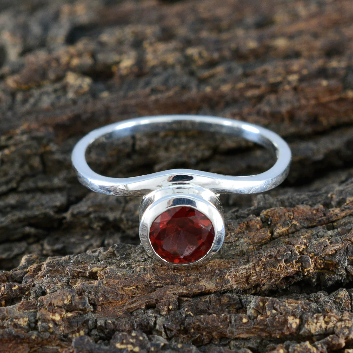 Garnet Solitaire Japanese Silver Red Gems Delicate Luxurious Ring Jewelry - Image 3