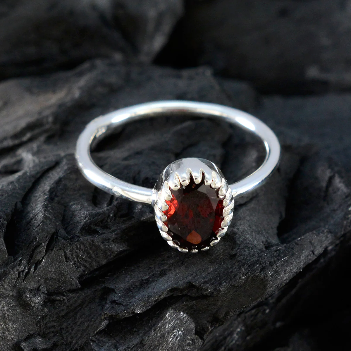 Garnet Solitaire Japanese Sterling Silver Red Gemstone Delicate Luxurious Ring Jewellery - Image 4