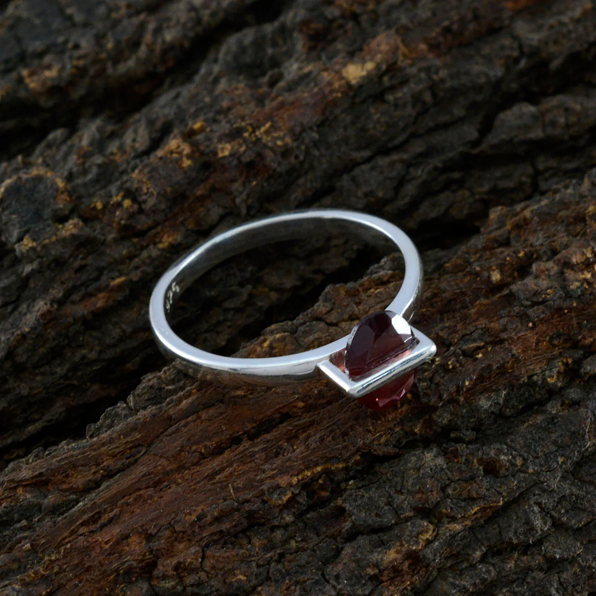 Garnet Solitaire Japanese Sterling Silver Red Gemstones Delicate Sophisticated Ring Jewellery - Image 3