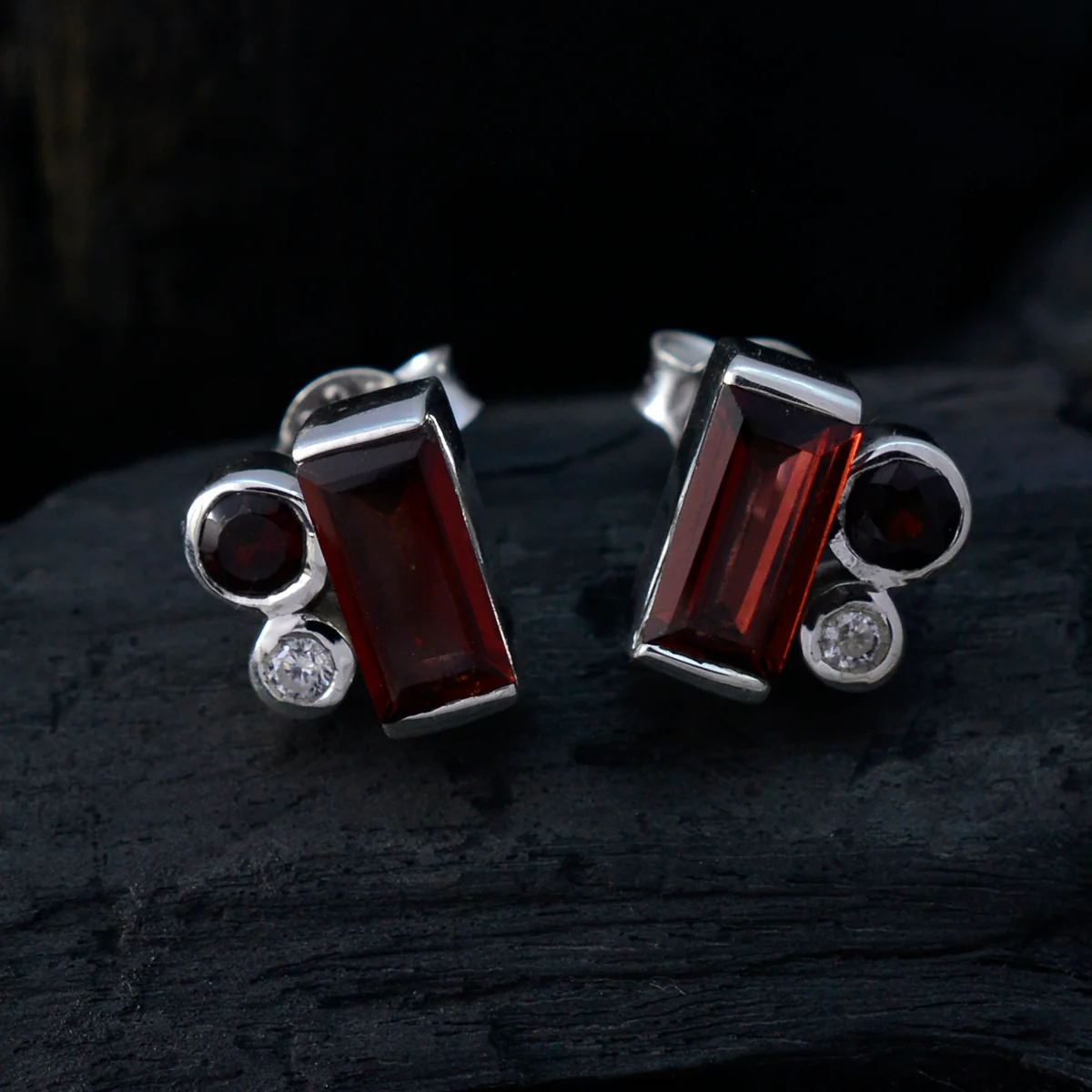 Garnet Spanish Pilar multiple Stud Red Silver Earring - Image 4