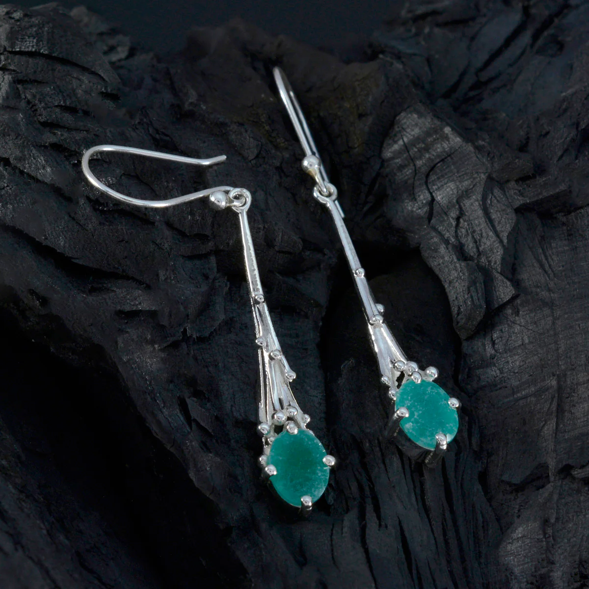 Indian Emerald Moroccan Sara Solitaire Dangle Green Silver Earring - Image 2
