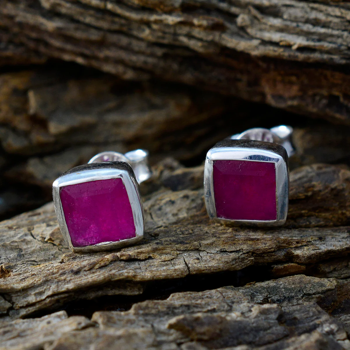 Indian Ruby German Lea Solitaire Stud Red Silver Earring - Image 3