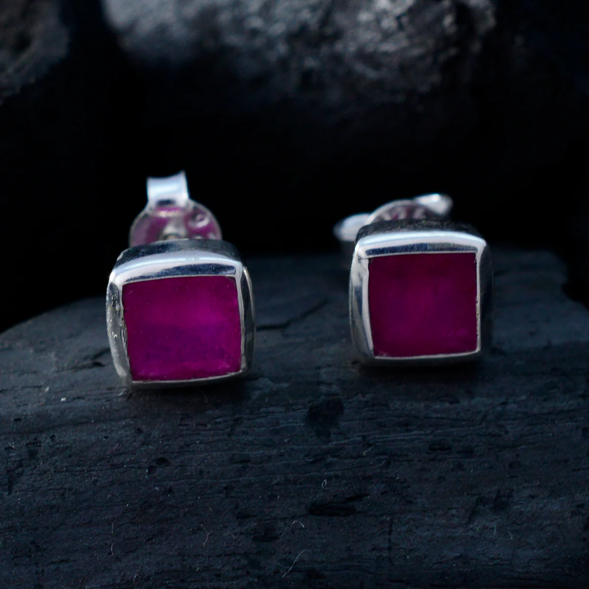 Indian Ruby German Lea Solitaire Stud Red Silver Earring - Image 4