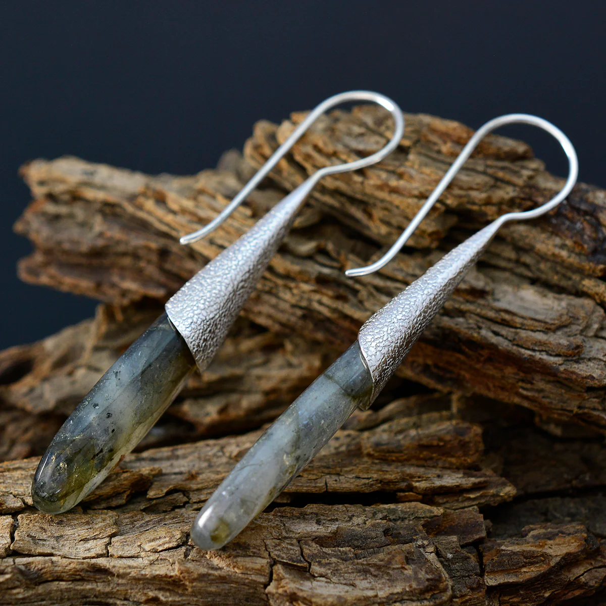 Labradorite Japanese Min-seo Solitaire Dangle Gray Silver Earring - Image 3