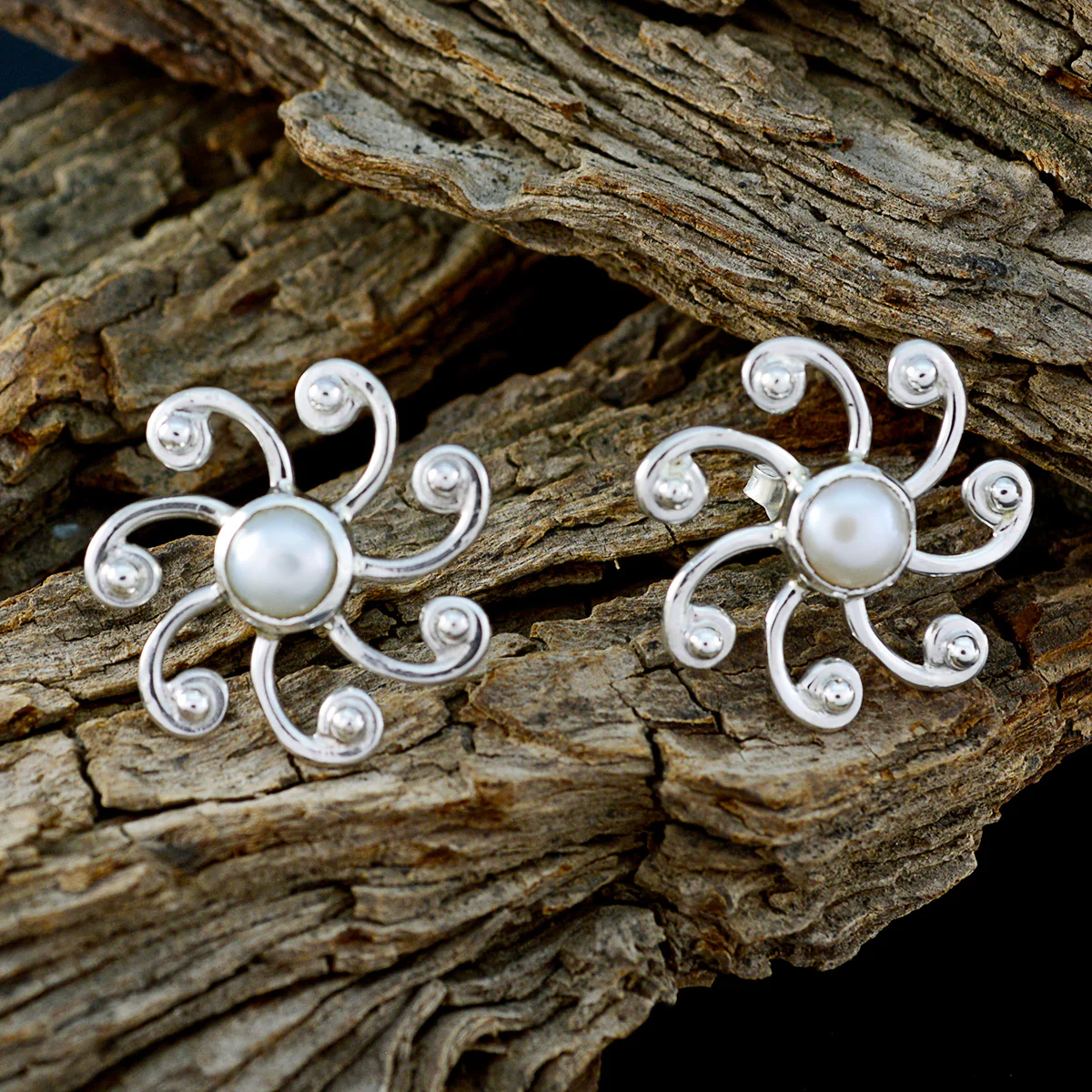 Pearl Japanese Lea Solitaire Stud White Silver Earring - Image 3