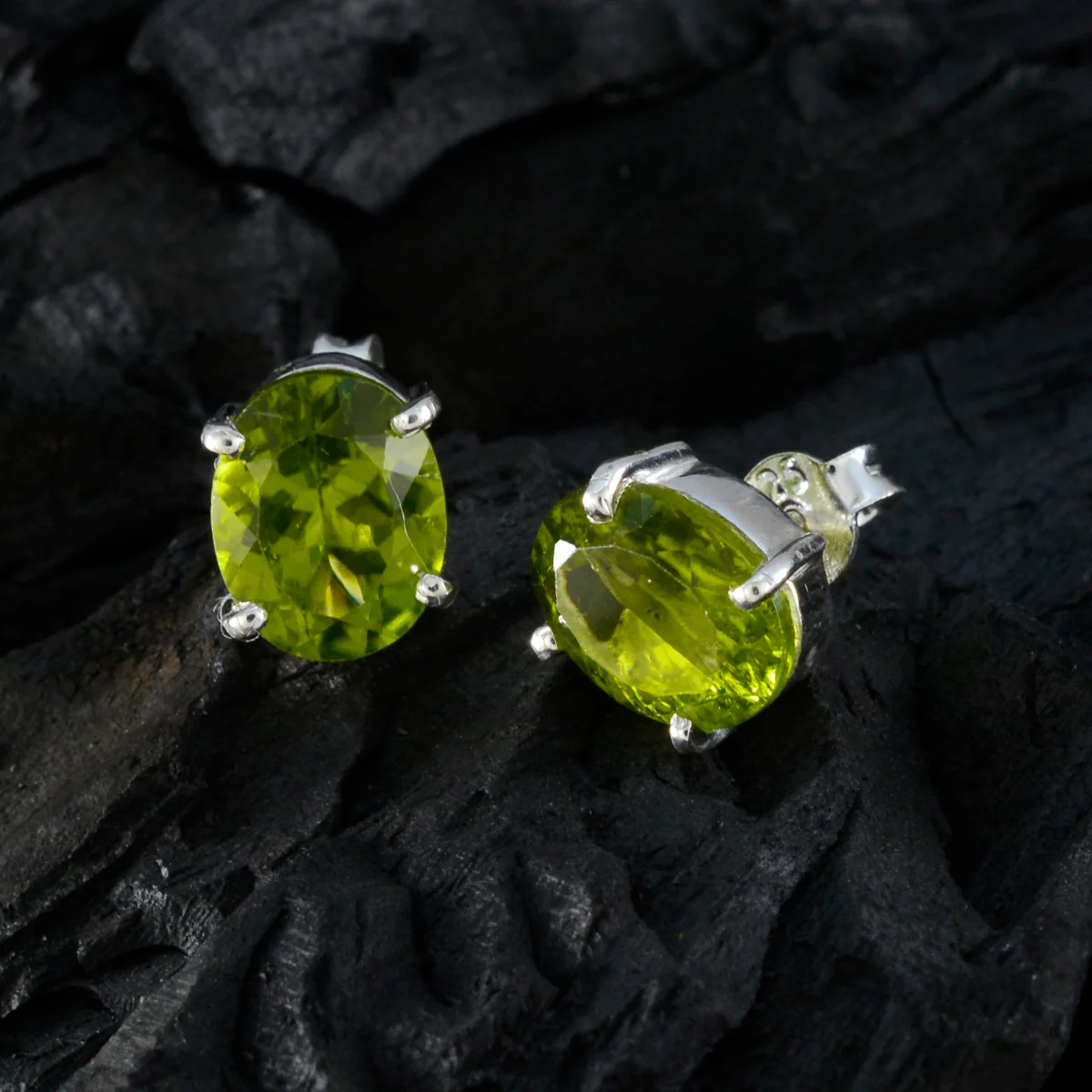Peridot Italian Patricia Solitaire Stud Green Silver Earring - Image 4