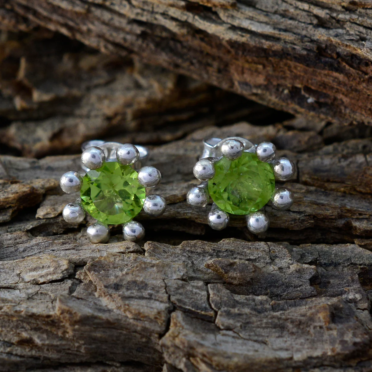 Peridot Moroccan Ines Solitaire Stud Green Silver Earring - Image 3