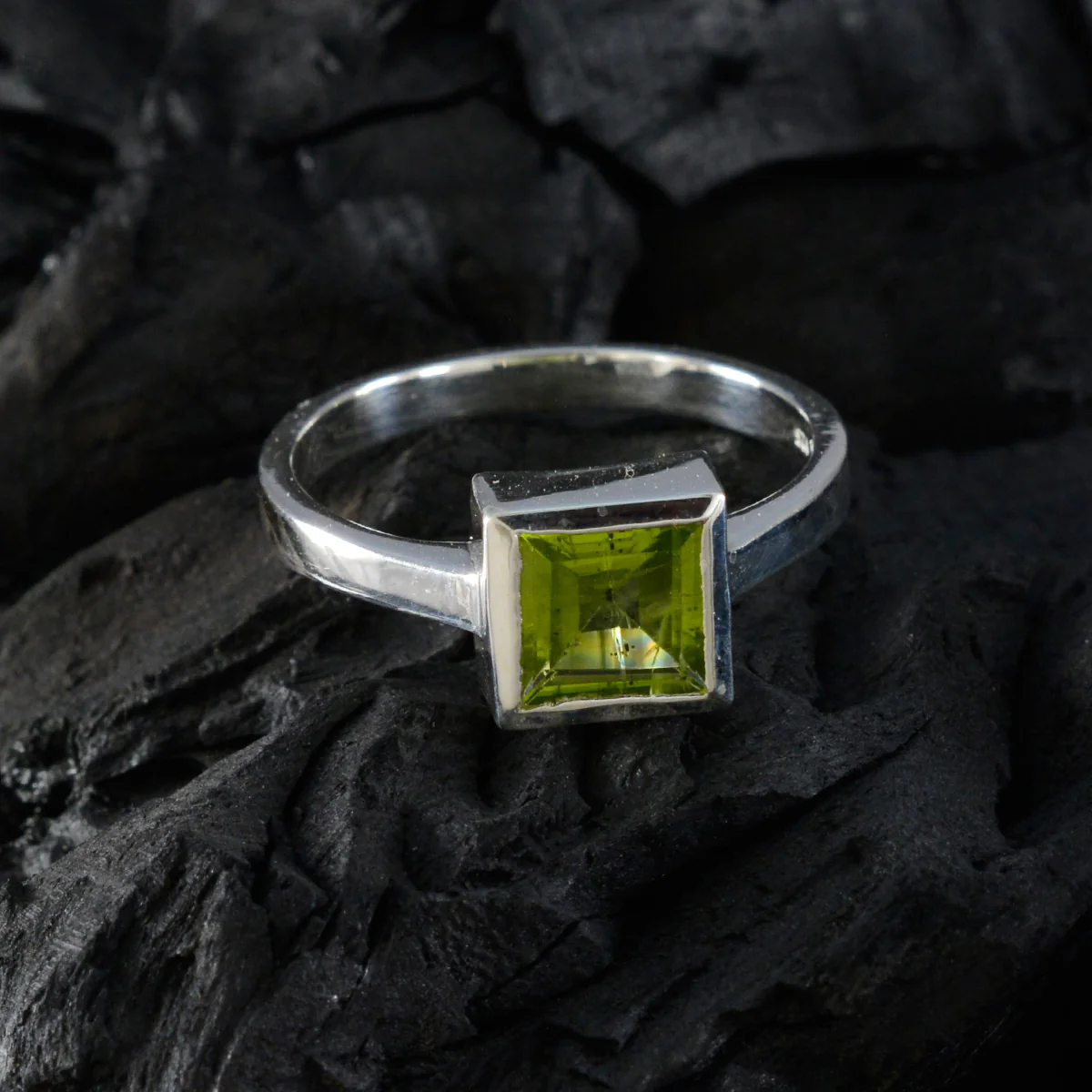 Peridot Solitaire German 925 Silver Green Gems Featherlight Luxurious Ring Jewellery - Image 4