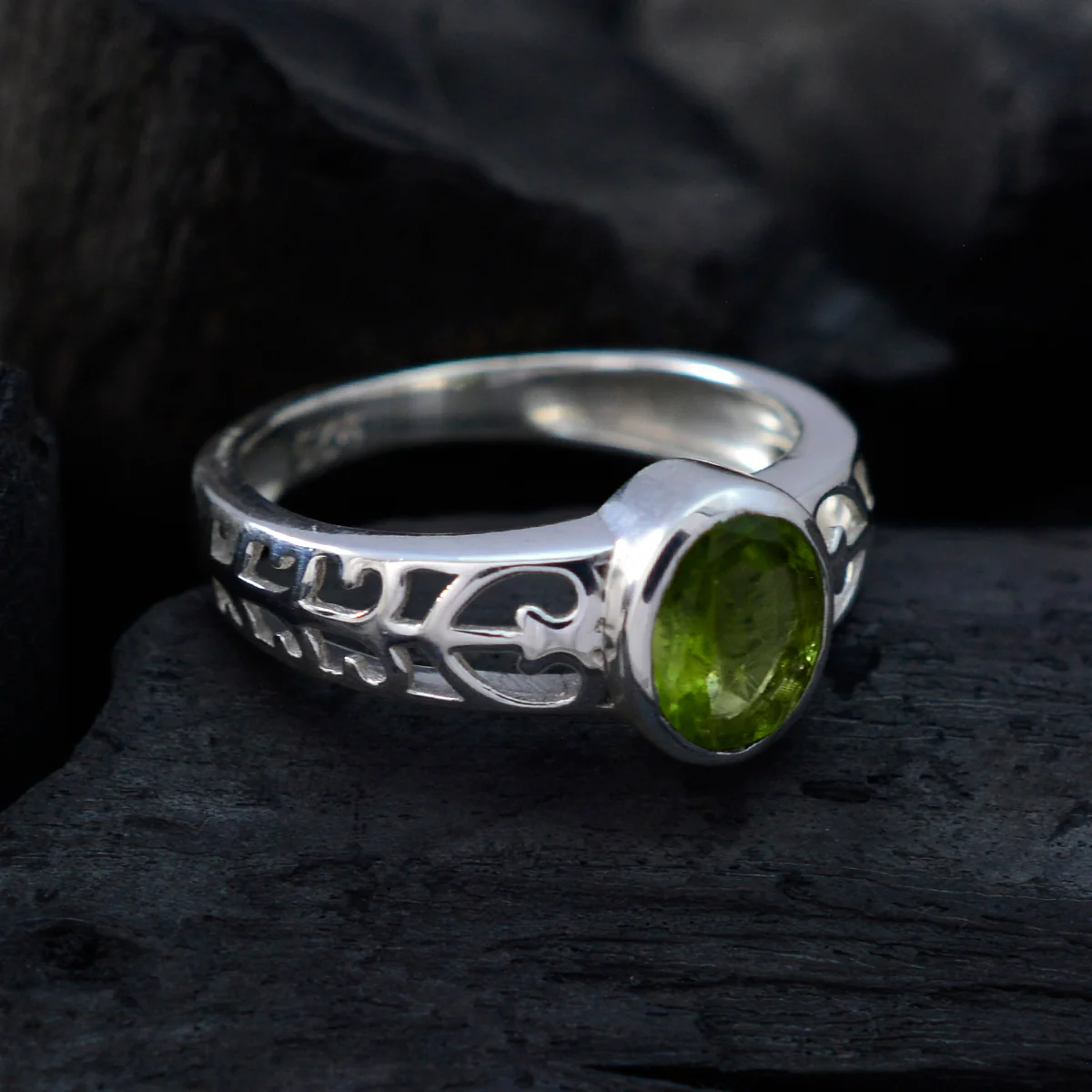 Peridot Solitaire Latin American Silver Green Gemstones Whisper-thin Rope-Wire Ring Jewellery - Image 4
