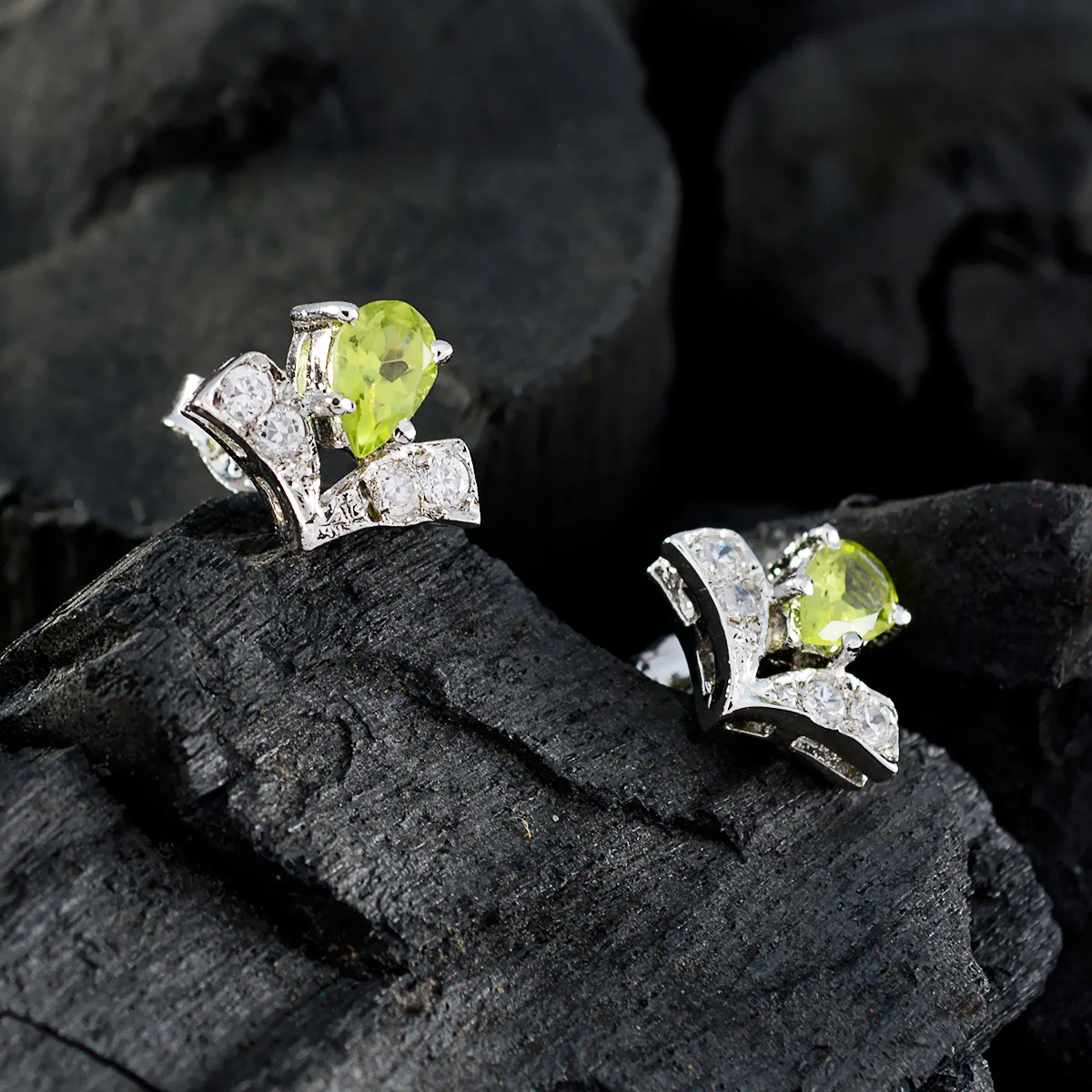 Peridot Spanish Constanza multiple Stud Green Silver Earring - Image 2